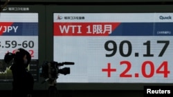 Acțiunile se apreciază, iar prețul petrolului scade la bursa din Tokyo după ce Trump a prelungit ultimatumul dat Iranului.