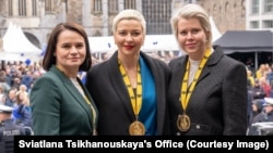 Першая супольная сустрэча Сьвятланы Ціханоўскай, Марыі Калесьнікавай і Веранікі Цапкалы пасьля 2020 году. Ахен (Нямеччына), 14 траўня 2026 году 