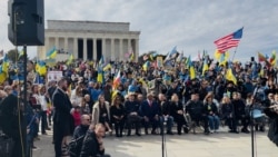 Ukraine supporters rally on February 21 at the Lincoln Memorial in Washington to mark the fourth anniversary of Russia's full-scale invasion.