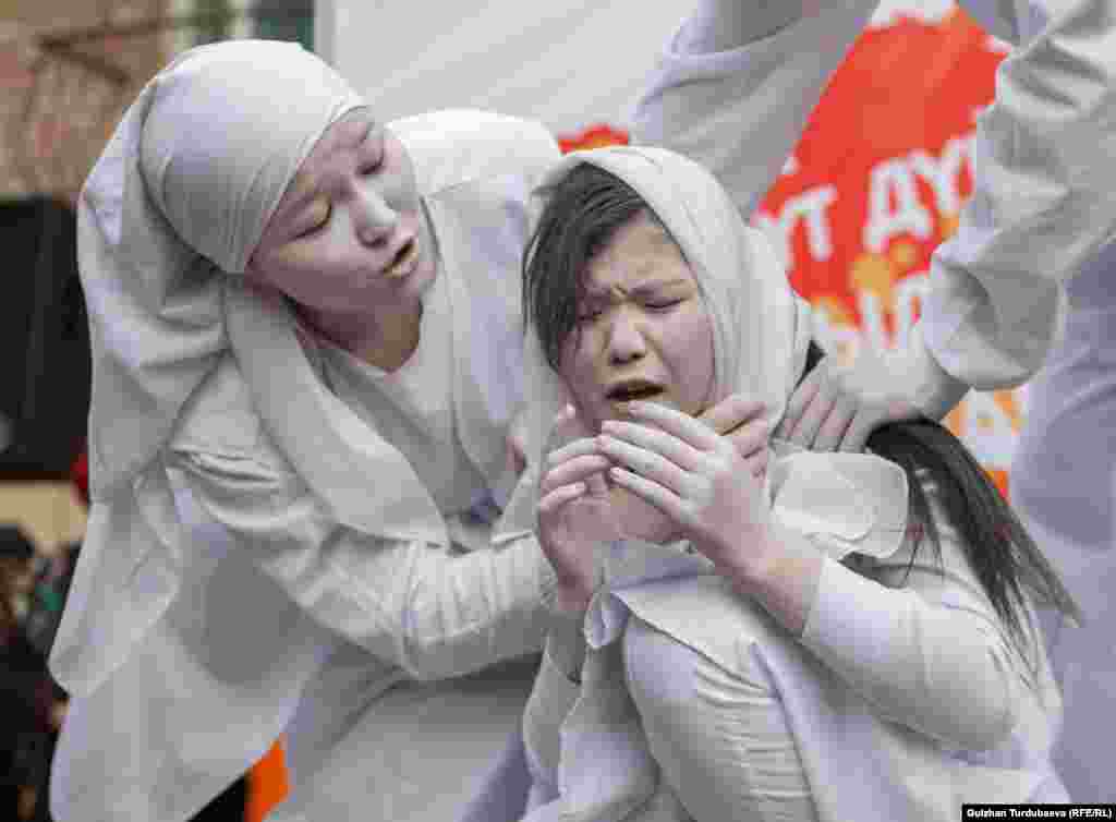 Ички иштер министрлигине акыркы беш жылда ала качуу фактысы боюнча 895 арыз түшсө, анын ичинен 168 факты боюнча гана кылмыш иши козголгон. 