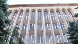 ՍԴ նախկին նախագահը և երեք անդամները ՄԻԵԴ-ից պահանջում են կասեցնել սահմանադրական փոփոխությունները