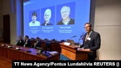 Karl Deisseroth, Peter Hegemann i Georg Nagel dobitnici su Nobelove nagrade za fiziologiju ili medicinu za 2026. godinu, objavljeno je na pres-konferenciji u Nobelovom forumu u Stockholmu, Švedska, 5. oktobra 2026.