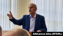 Доктор технических наук Ахсарбек Пинов на встрече с бесланцами