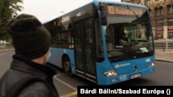 Metrópótló busz a budapesti Deák Ferenc téren