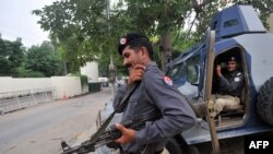 Ахоўнік ня консульства ЗША ў Лахоры