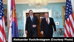 Presidenti i Serbisë, Aleksandar Vuçiq dhe sekretari amerikan i Shtetit, Mike Pompeo. 