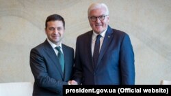 ვოლოდიმირ ზელენსკი (მარცხნივ) და ფრანკ-ვალტერ შტაინმაიერი. 2019 წლის ფოტო.