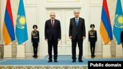 Ղազախստանի նախագահ Կասիմ-Ժոմարտ Տոկաևն ընդունում է Հայաստանի վարչապետ Նիկոլ Փաշինյանին, Աստանա, 21-ը նոյեմբերի, 2025թ.