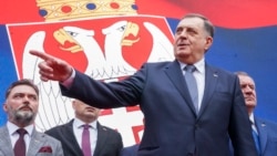 Predsednik Republike Srpske govori na skupu u Banjaluci pošto ga je Sud BiH osudio na godinu dana zatvora i šest godina zabrane obavljanja funkcije, 26. februar 2025.