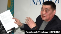 Kazakh journalist Ramazan Esergepov at his first press conference following his release from prison.