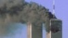 Охваченные огнем башни Всемирного торгового центра в день самого кровопролитного теракта. Нью-Йорк, 11 сентября 2001 года