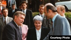 Лех Валэнса, Эльжбета Смулкова і Зянон Пазьняк, чэрвень 1993 году