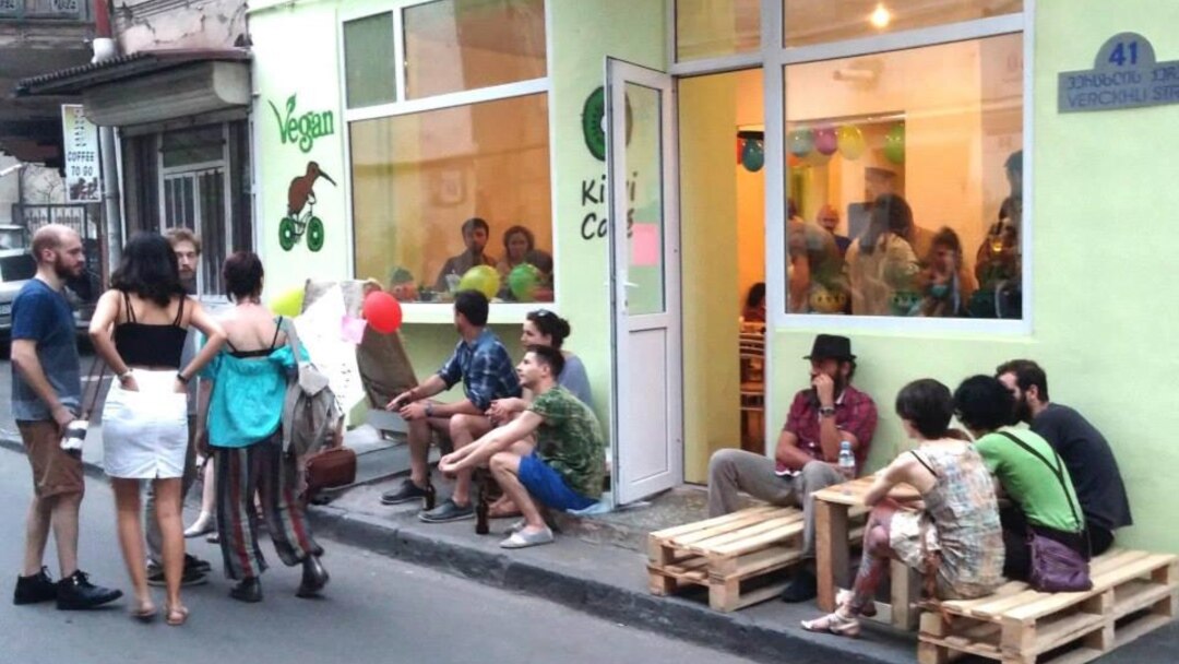 Көшеде жұдырықтасу