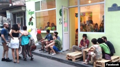 Мөлдір іш киімдегі әйелдердің жақыннан түсірілген порнофотосуреттері Үйдегі орыс секс