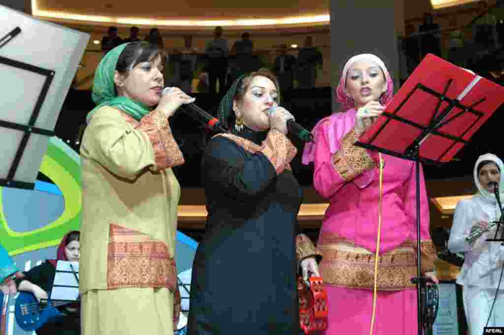 UAE, Darya Music Band, All women Iranian Band based in Iran, 03/31/2007