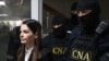 Evghenia Guțul, escortată de CNA la ședința de judecată de la sediul Ciocana al Judecătoriei Chișinău. Atunci bașcana a fost plasată în arest preventiv pentru 20 de zile, 28 martie 2025.