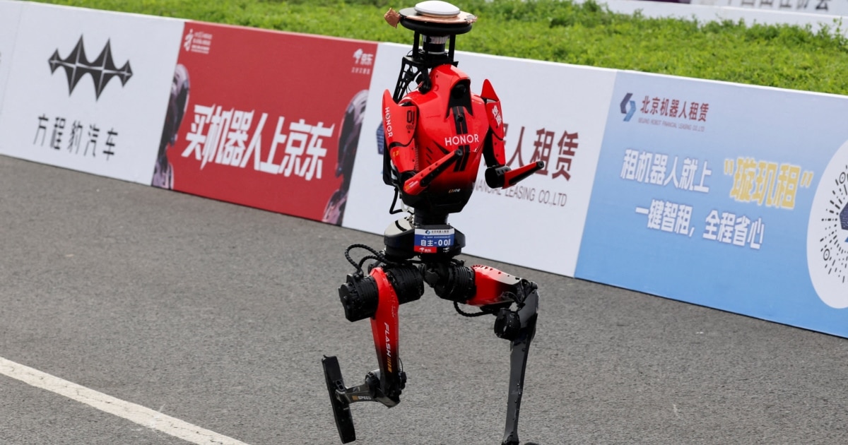 A Chinese robot has set a world record for running