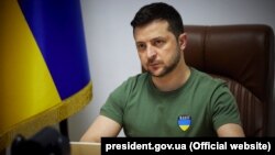 За словами президента, він провів переговори зі всіма, хто спілкується з Росією