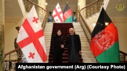 ولسمشر محمد اشرف غني د ګرجستان له ولسمشرې سالومه زورا بيشويلي سره د کتنې په حال کې