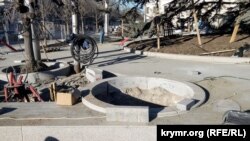 UKRAINE – flowerbed repair on Bolshaya Morskaya street, Sevastopol, 13 March 2020