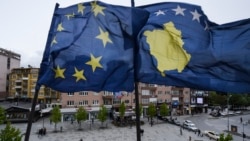 Flamuri i BE-së dhe ai i Kosovës në Prishtinë - Fotografi ilustruese nga arkivi.