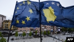 Zastave Kosova i Evropske unije