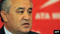 Лидер депутатской фракции "Ата Мекен" Омурбек Текебаев