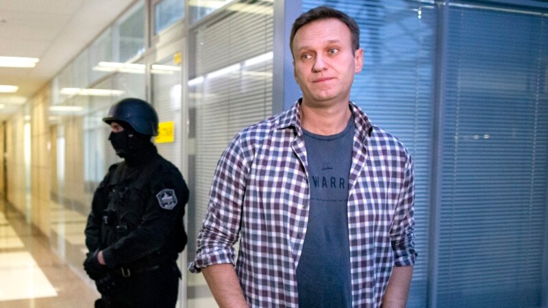 Навални во болница под сомневање дека бил отруен