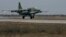 Un aparat militar de atac Su-25 SM decolează de pe aeroportul Primorkso-Akhtarsk, din regiunea Krasnodar în cursul unui exercițiu