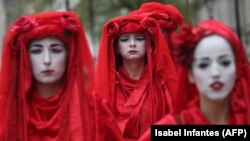 La un protest al activiștilor la Londra în apropierea Parlamentului, 23 aprilie 2019.