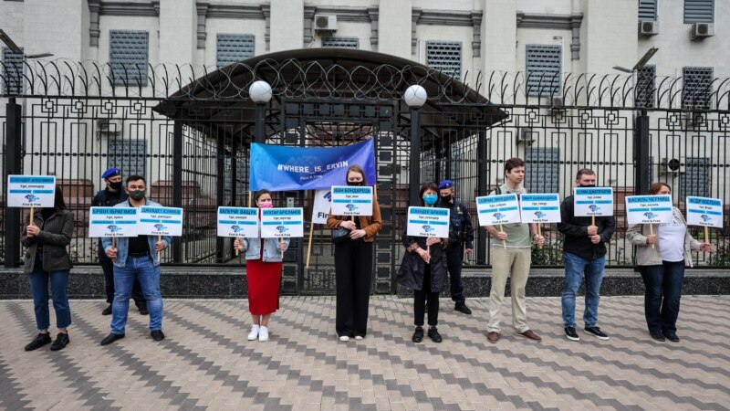 «Хождение по кругу». Акция-напоминание о жертвах насильственных исчезновений в Крыму (фотогалерея)