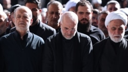 از راست: محسنی اژه‌ای، قالیباف و پزشکیان در مراسم نماز میت بر علی خامنه‌ای، ۱۴ تیر