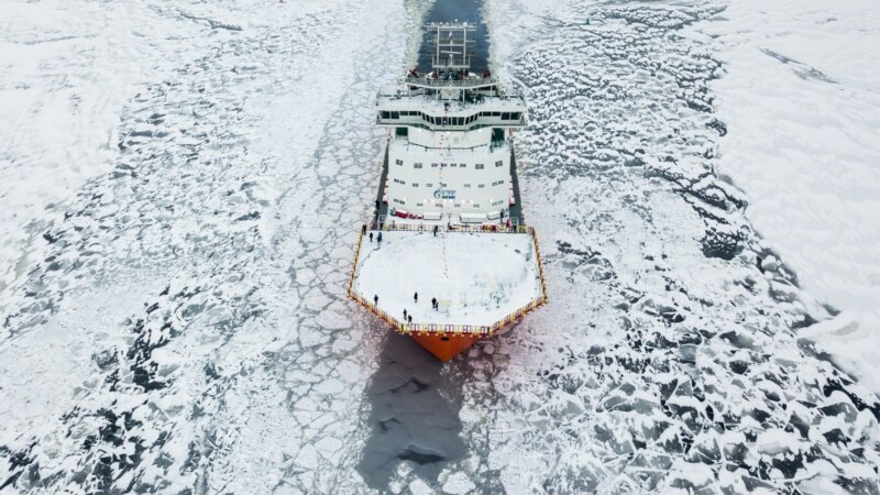 Ледокол из Петербурга подал случайно сигнал бедствия у берегов Норвегии