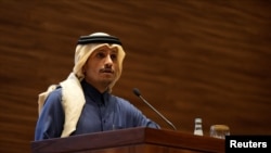 Kryeministri i Katarit, Mohammed Bin Abdulrahman Al Thani, gjatë konferencës në Doha më 6 shkurt 2024. 