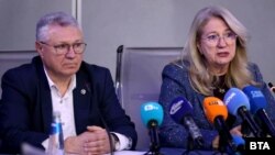 Зам. външният министър Велизар Шаламанов и министърката на туризма Ирена Георгиева участваха в брифинга на Кризисния щаб на МВнР за Иран, 1 март 2026 г.