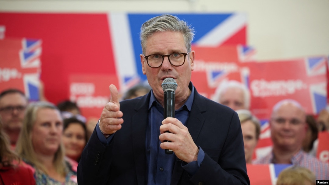 Keir Starmer, președintele Partidului Laburist, vorbește la un eveniment de campanie din orașul Redditch, Marea Britanie, 3 iulie 2024.