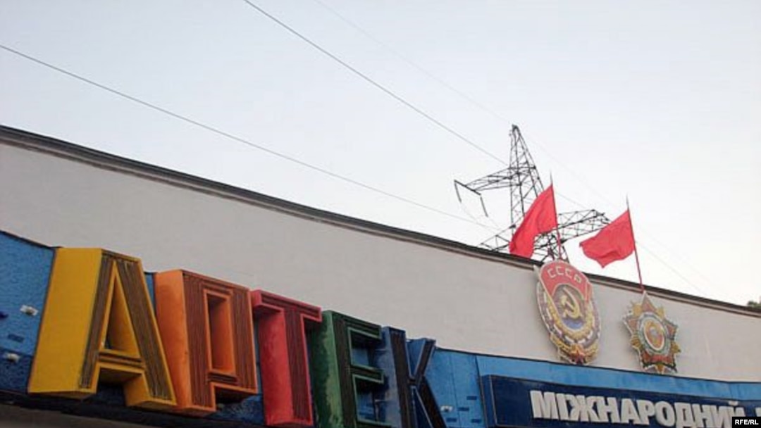 Политики не в первый раз используют бренд "Артека" в своих целях.