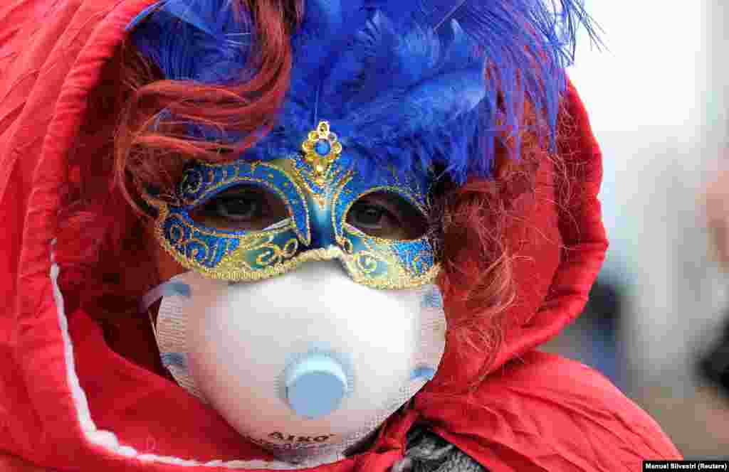 Из-за коронавируса в Венеции отменили два последних дня карнавала. Также отменили проведение нескольких футбольных матчей