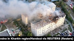 Ndërtesa e banimit në Harkiv, që u godit nga sulmet ruse. 18 gusht 2025. 