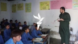 پېښور کې مېشت افغان ماشومان خپلو زده کړو ته اندېښمن دي