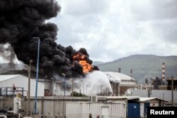 Izrael je saopštio da su industrijska zgrada i tanker za gorivo u rafinerijama nafte u Haifi pogođeni ostacima presretnute iranske rakete 30. marta.