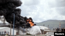 Пожежа на ізраїльському нафто-переробному заводі, який був уражений уламками від перехопленої іранської ракети, Хайфа, Ізраїль, 30 березня 2026 року