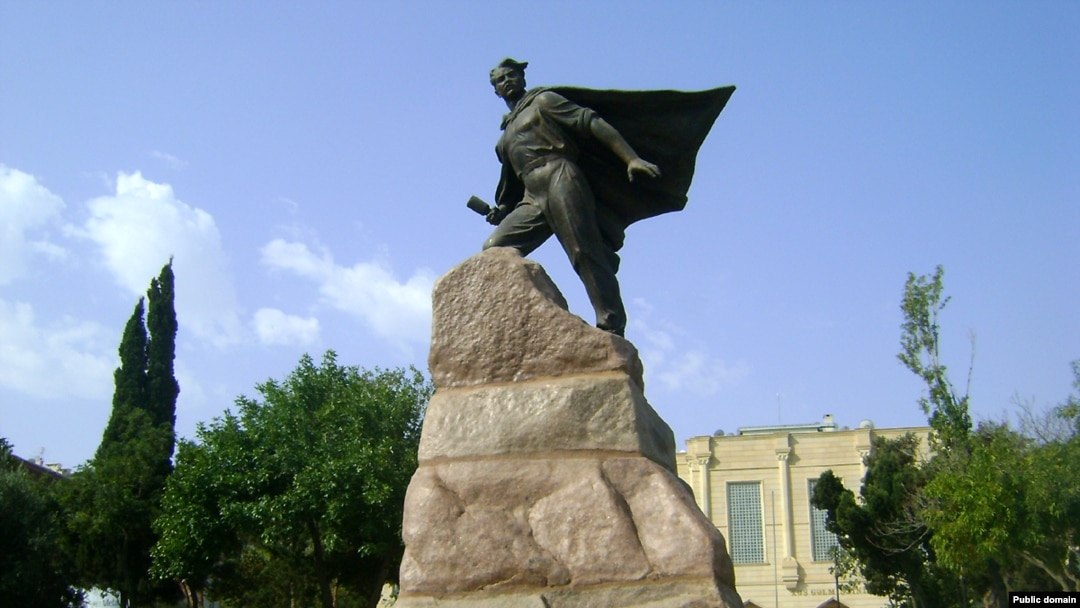 Mehdi Hüseynzadənin Bakıdakı heykəlinazirli