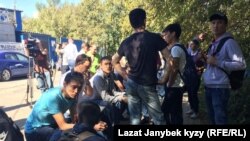 Өрттөн каза тапкан мигранттардын жакындары