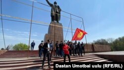 Шайлоо жыйынтыгына нааразы партиялардын митинги. Ош шаары. 12-апрель, 2021-жыл.
