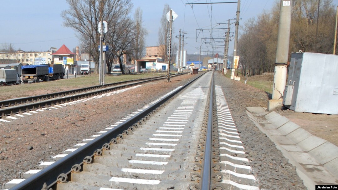 За даними УЗ, інформація щодо руху поїздів та можливих обмежень буде уточнена