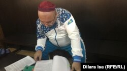 Заключенный журналист Амангельды Батырбеков на апелляционном рассмотрении приговора по его делу. Туркестан, 15 ноября 2019 года.