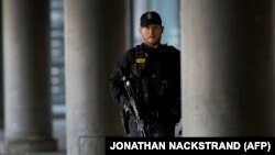 Илустрација - Дански полицаец во Копенхаген