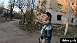 Вдоль улиц Краматорска – множество закрытых магазинов, офисов, кафе и салонов красоты
