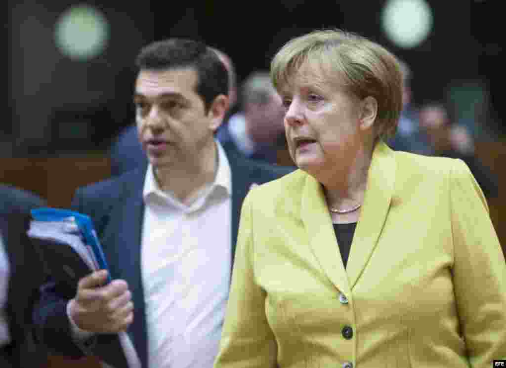 ГРЦИЈА - Германската канцеларка Ангела Меркел, според дипломатски извори, е во Атина за, меѓу другото, да му даде и поддршка на грчкиот премиер Алексис Ципрас пред ратификацијата на Договорот од Преспа во грчкиот парламент.